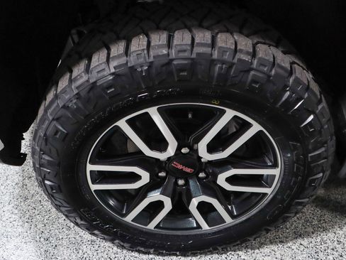 Used 2023 GMC Sierra 1500 AT4 w/ AT4 Premium Package image 12