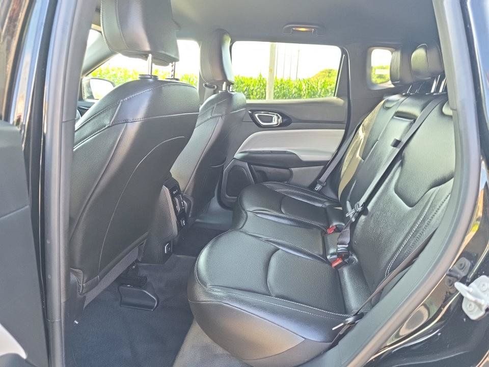 Used 2025 Jeep Compass Limited AWD/4WD image 4