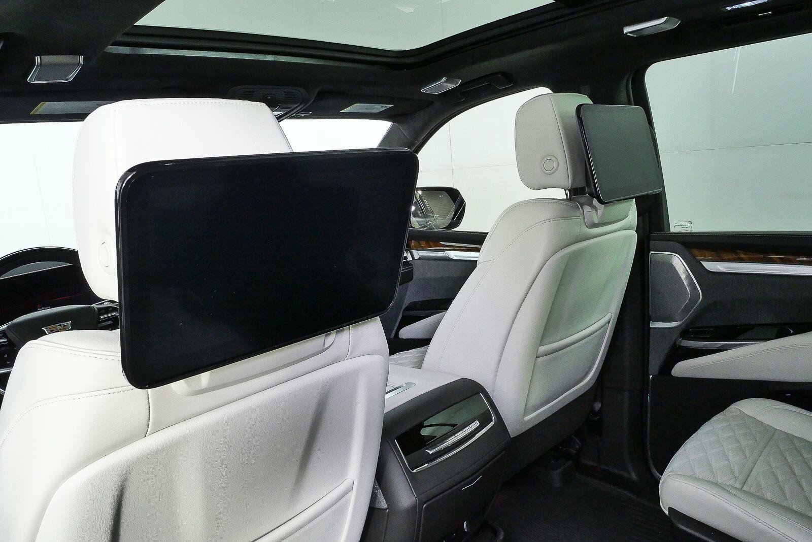 Used 2026 Cadillac Escalade ESV Platinum Sport w/ LPO, ONYX Package AWD/4WD image 19