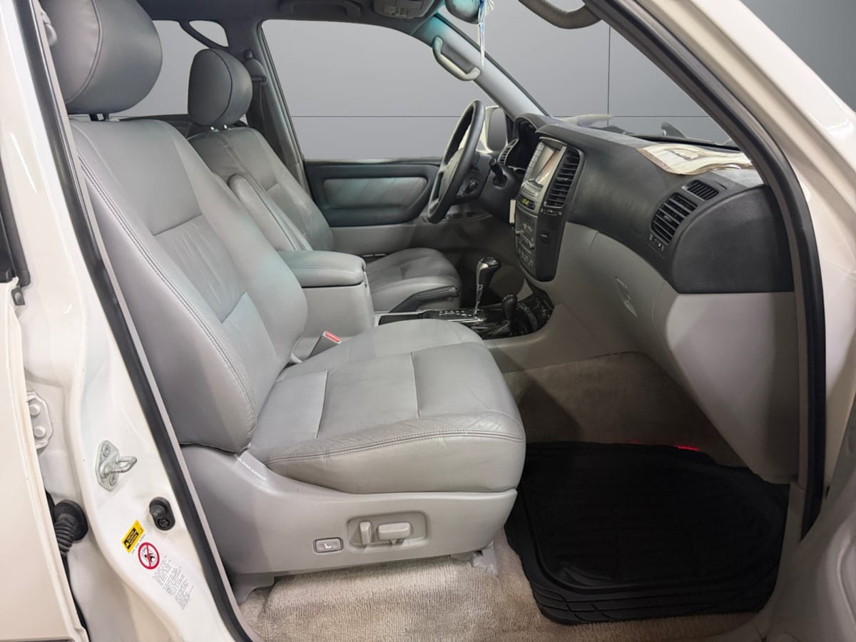 Used 2004 Toyota Land Cruiser AWD/4WD image 17