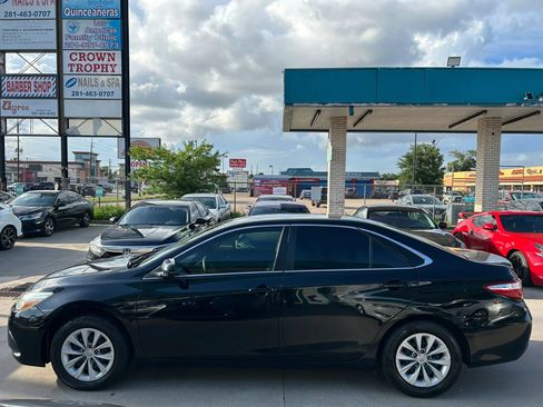 Used 2016 Toyota Camry LE FWD image 2