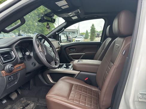 Used 2024 Nissan Titan Platinum Reserve w/ Moonroof Package AWD/4WD image 8