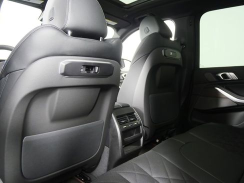 Used 2026 BMW X5 xDrive40i w/ M Sport Package image 16