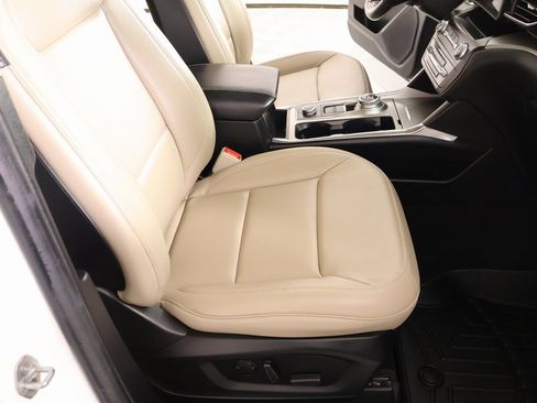 Used 2020 Ford Explorer XLT w/ Equipment Group 202A image 14