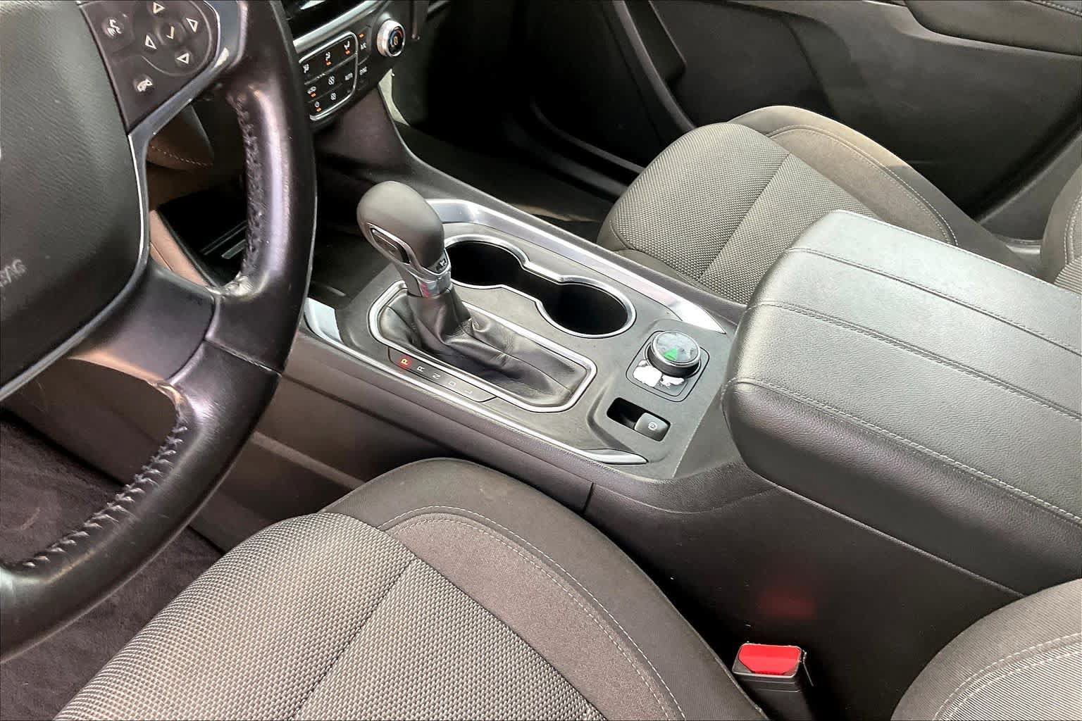 Used 2022 Chevrolet Traverse LT FWD image 15