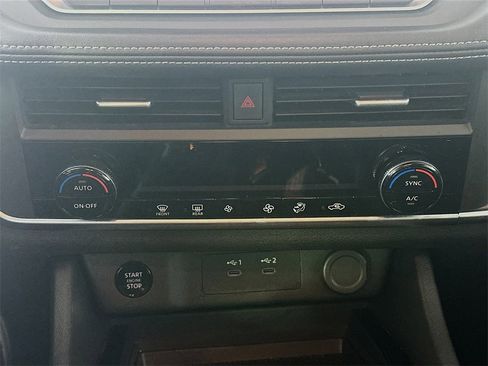 Used 2024 Nissan Rogue SV image 18