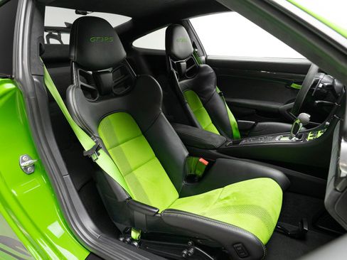 Used 2019 Porsche 911 GT3 RS RWD image 3