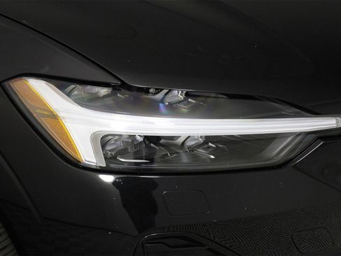Certified 2025 Volvo XC60 B5 Plus image 26