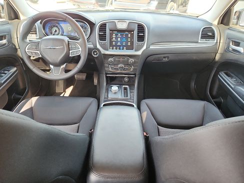 Used 2022 Chrysler 300 Touring w/ Sport Appearance Package RWD image 10