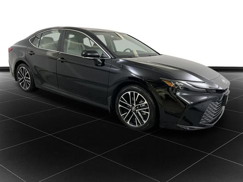 Used 2026 Toyota Camry XLE image 7