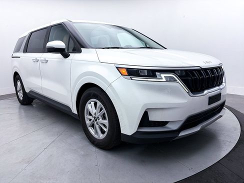 Used 2022 Kia Carnival LX image 9