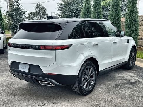 Used 2025 Land Rover Range Rover Sport SE image 3