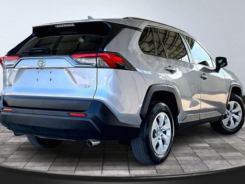 Used 2019 Toyota RAV4 LE FWD image 6