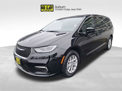 New 2026 Chrysler Pacifica Select