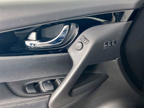 Used 2022 Nissan Rogue Sport SL w/ Premium Package image 17