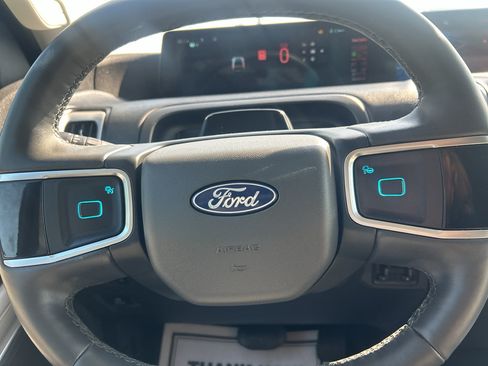 Certified 2025 Ford Expedition Active AWD/4WD image 15