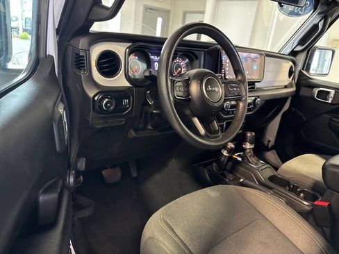Used 2024 Jeep Wrangler Unlimited Sport AWD/4WD image 6