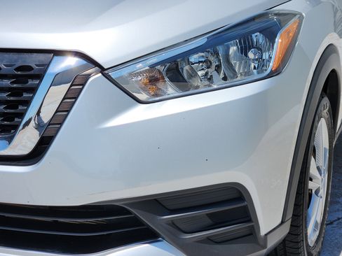 Used 2020 Nissan Kicks S FWD image 11