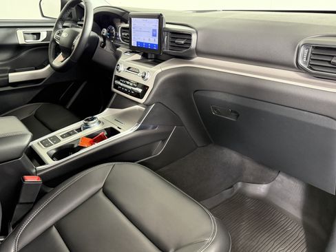 Certified 2023 Ford Explorer XLT w/ Equipment Group 202A image 9