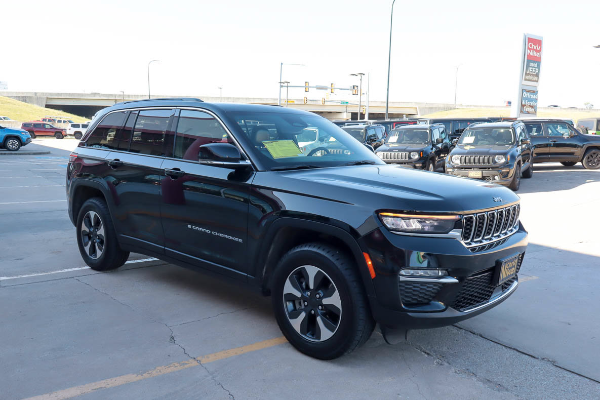 Used 2024 Jeep Grand Cherokee Limited 4xe AWD/4WD image 4
