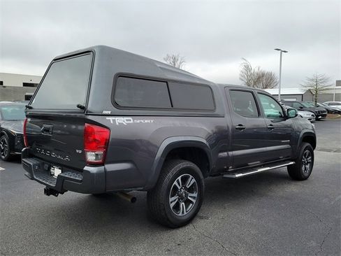 Used 2017 Toyota Tacoma TRD Sport w/ Tow Package image 4