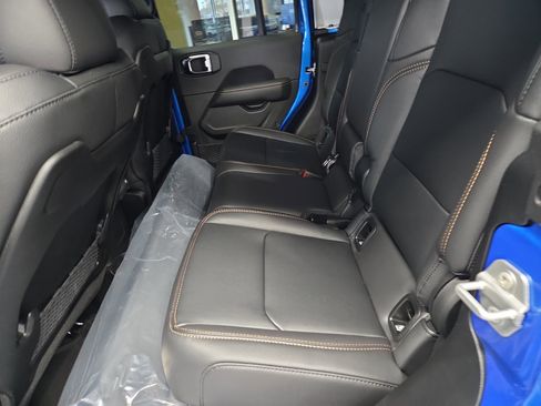 New 2025 Jeep Gladiator High Tide image 6