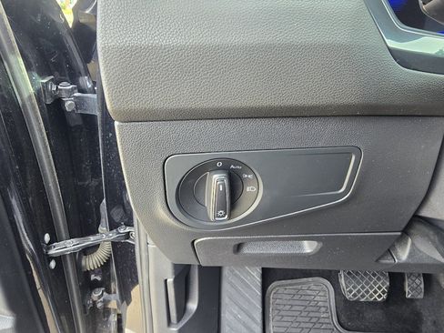 Used 2023 Volkswagen Tiguan SE w/ Panoramic Sunroof Package FWD image 19