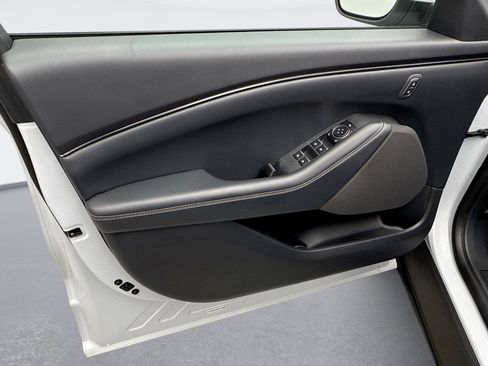 Used 2022 Ford Mustang Mach-E Select image 9