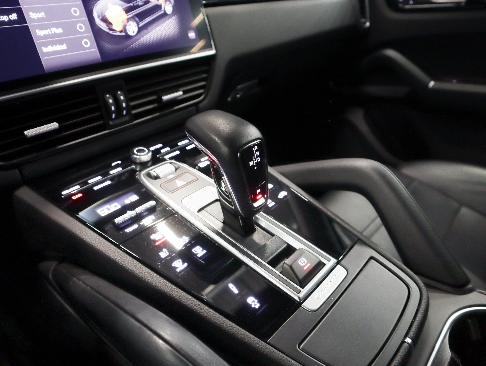 Certified 2023 Porsche Cayenne Coupe AWD/4WD image 17