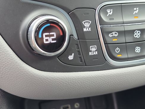 Used 2024 Chevrolet Equinox LT FWD image 27