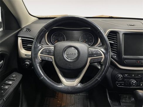 Used 2015 Jeep Cherokee Limited image 12