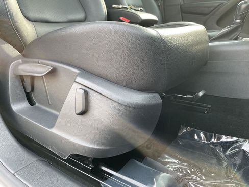 Used 2013 Volkswagen Tiguan SE FWD image 25
