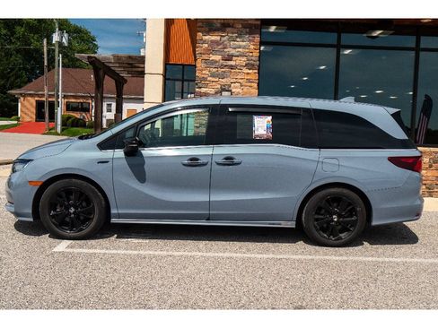 Used 2024 Honda Odyssey Sport image 6