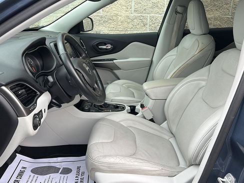 Used 2019 Jeep Cherokee Limited AWD/4WD image 28