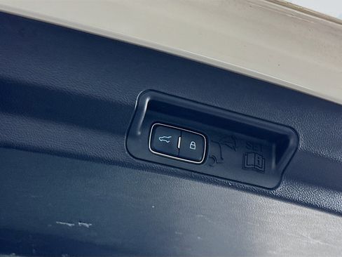 Used 2020 Ford Explorer Limited image 31