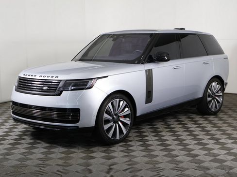 Used 2023 Land Rover Range Rover SV image 11