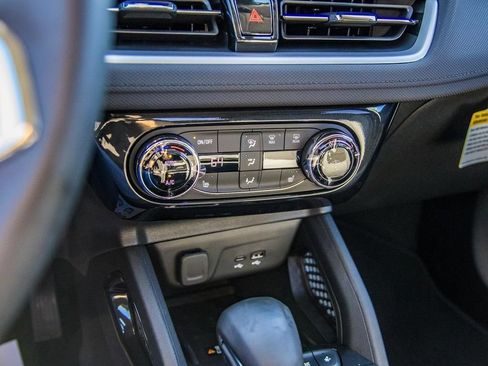 New 2025 Chevrolet TrailBlazer LT w/ Convenience Package FWD image 24