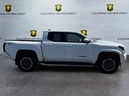 Used 2024 Toyota Tacoma TRD Sport AWD/4WD image 6
