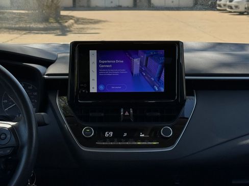 Used 2025 Toyota Corolla LE image 17