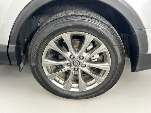 Used 2016 Toyota RAV4 Limited image 11