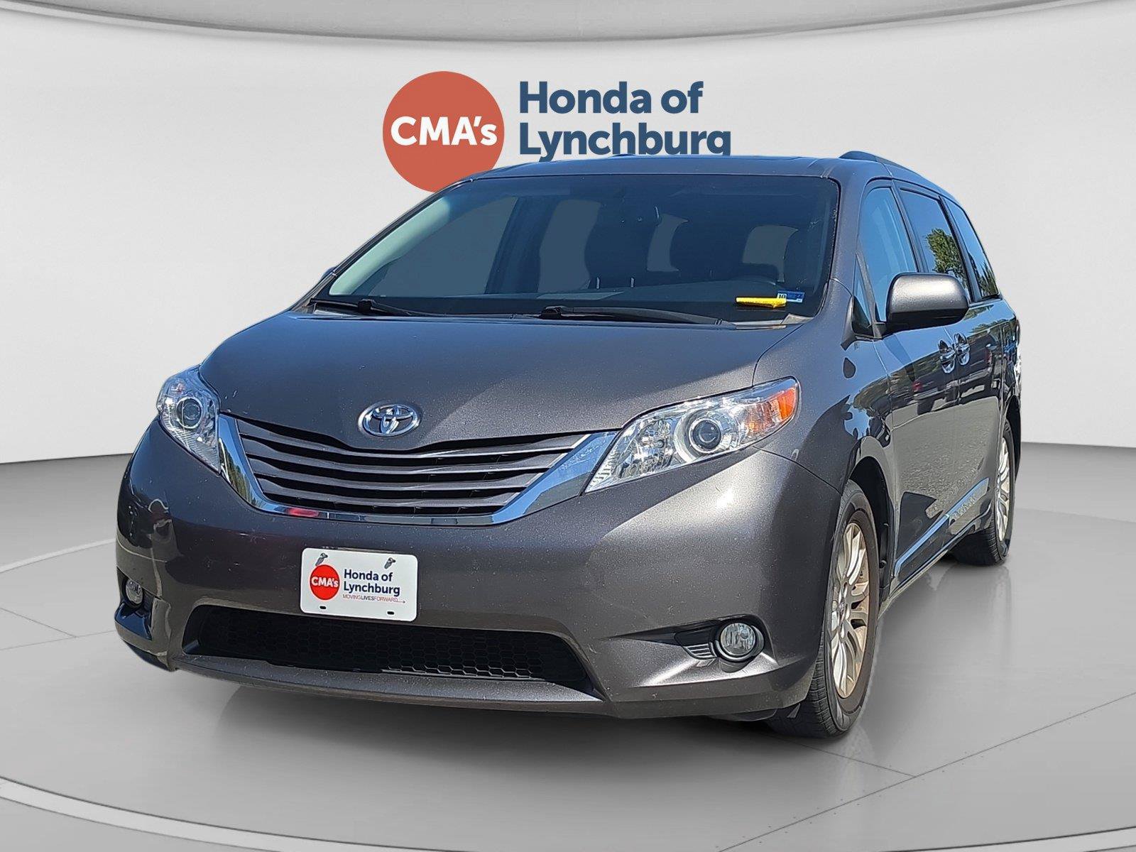Used 2016 Toyota Sienna XLE w/ XLE Navigation Package FWD image 1
