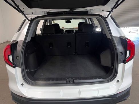 Used 2024 GMC Terrain SLE FWD image 16