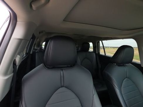 Used 2021 Toyota Highlander XLE image 31