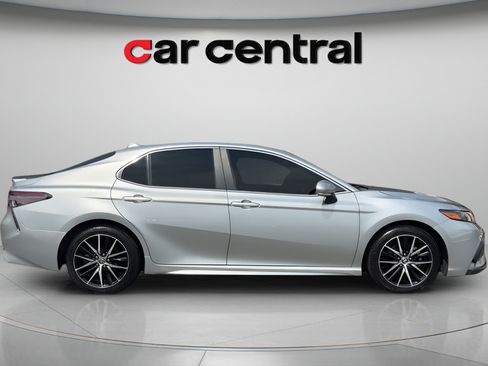 Used 2023 Toyota Camry SE FWD image 6