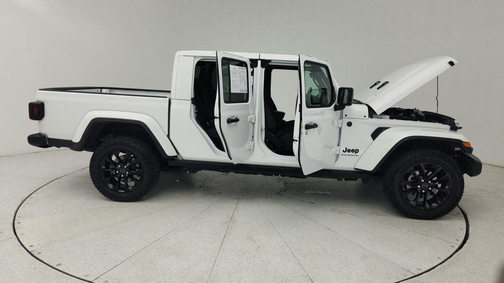 Used 2025 Jeep Gladiator Sport AWD/4WD image 12