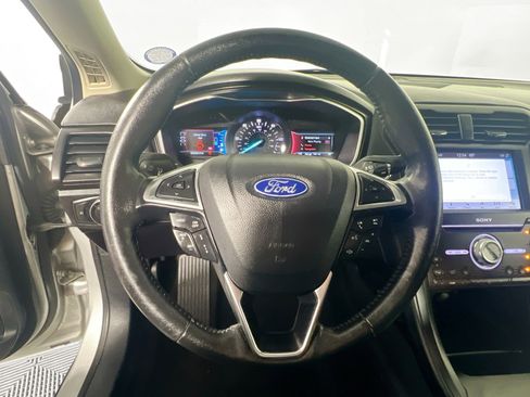 Used 2019 Ford Fusion Titanium image 17
