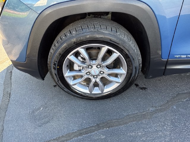 Used 2024 GMC Terrain SLT AWD/4WD image 25