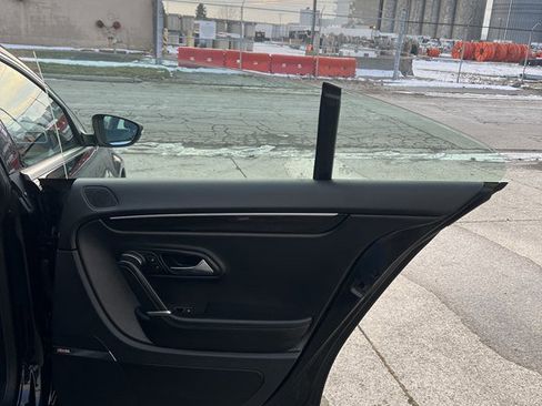 Used 2013 Volkswagen CC Executive image 12