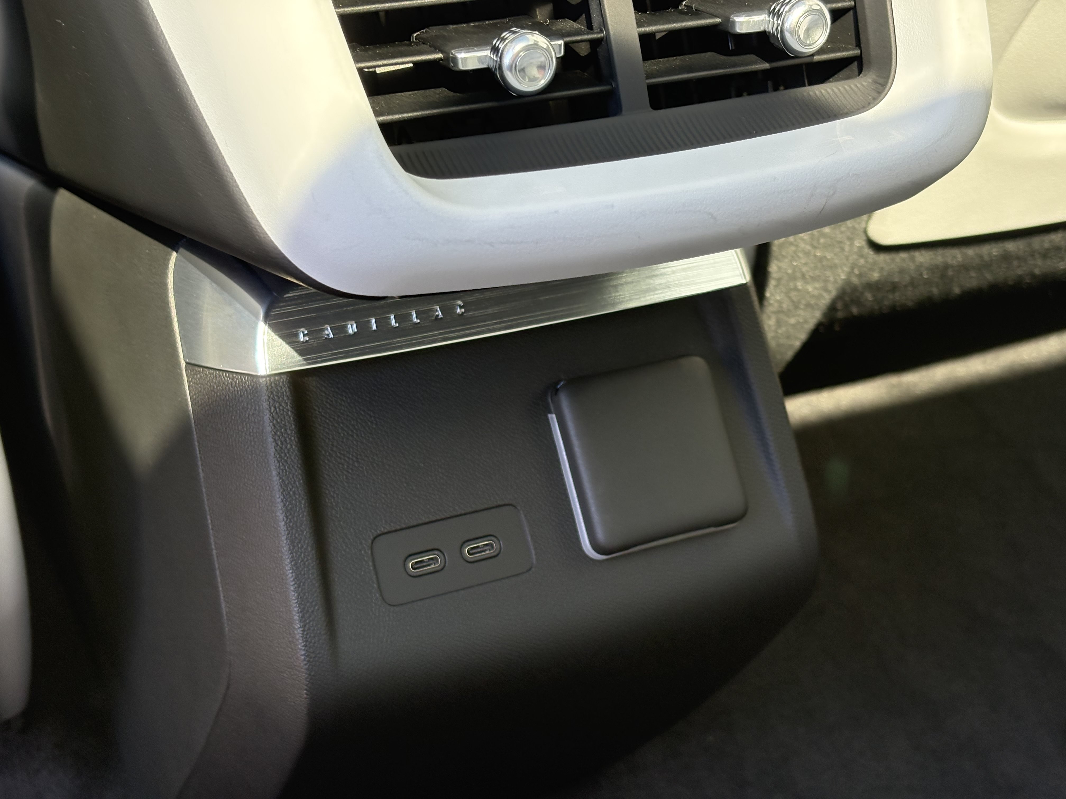 Used 2024 Cadillac Lyriq Luxury AWD/4WD image 14