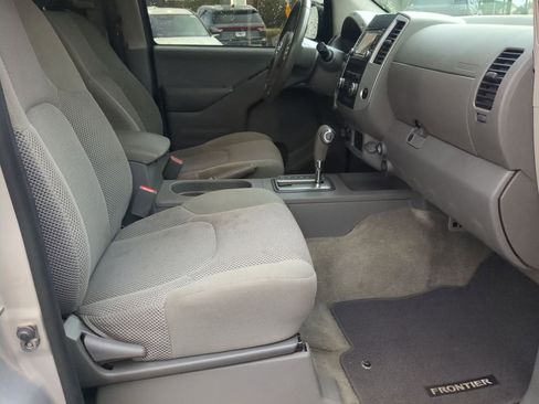 Used 2016 Nissan Frontier SV image 21